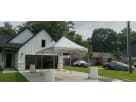 Renta de carpa blanca y beige 10x20 con picos en Houston, ideal para fiestas en Kingwood.