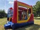 Castillo inflable Mario 4 en 1 en colores vibrantes para renta en Austin, perfecto para fiestas en Buda con diseño rojo, amarillo y azul.
