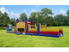 Renta de brincolín obstacle course Coco Melon de 50ft en Dallas con tobogán, ideal para fiestas en Fort Worth.