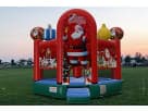 Renta de brincolín inflable Santa Claus con canasta de basquetbol para eventos navideños en Austin, ideal para fiestas