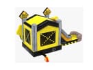 Renta de brincolín inflable con tema de construcción amarillo y negro, ideal para fiestas en Houston con tobogán acuático dual