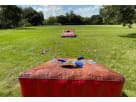 Renta de cornhole inflable gigante de 5x8 pies disponible en Dallas — ideal para eventos de team building en McKinney.
