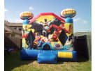 Renta de brincolin Justice League con Superman, Batman y Flash en Dallas — ideal para fiestas en McKinney con torres gemelas.