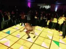 Pista de baile LED personalizable disponible para renta en Houston — ideal para graduaciones con luces de colores en League City.