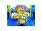 Renta de circuito de obstáculos Minions en Houston con paneles amarillo y azul brillantes, ideal para fiestas en League City.