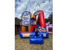 Perfecto para fiestas en Austin, este castillo inflable temático de Disney en renta incluye tobogán húmedo y seco 4 en 1.