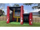 Inflable interactivo Football Challenge Field Goal con juegos de lanzamiento, disponible para renta en Austin—ideal para fiestas