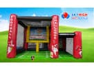 Inflable interactivo de Football Challenge renta en Austin, ideal para fiestas deportivas con canastas de baloncesto y marcador