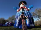 Muñeco de nieve inflable en renta en Dallas, ideal para fiestas navideñas en Garland con diversión garantizada para niños.