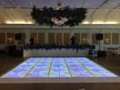 Pista de baile LED iluminada en renta en Houston con paneles de luz azul, púrpura y verde, ideal para fiestas de graduación