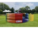 Renta de tiburón mecánico interactivo con rayas arcoíris disponible en Austin — perfecto para eventos en Pflugerville.