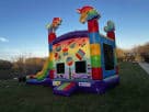 Renta de Pop Its brincolín con tobogán acuático en Austin — combo ideal para fiestas con área de saltos grande y diversión mojada.