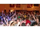 Fiesta con DJ profesional en renta en Houston, perfecto para bodas y cumpleaños con pista de baile animada.