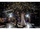 Efecto de confeti dorado en renta en Austin, ideal para bodas con efectos especiales profesionales en Round Rock.