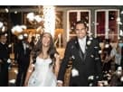 Efecto de confeti romántico en renta en Austin, ideal para bodas con efectos especiales seguros para espacios cerrados.