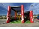 Inflable interactivo Football Challenge con torres duales, disponible para renta en Austin — ideal para fiestas temáticas