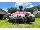 Renta de laser tag interactivo en Austin ideal para fiestas con grupos de niños en el patio.