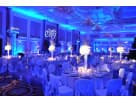 Renta de uplighting azul con decoración elegante para eventos en Houston, ideal para fiestas en The Woodlands.