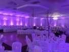 Iluminación LED púrpura para renta de eventos en Houston — perfecta para bodas y fiestas en Cypress.
