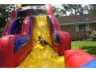 Tobogán acuático deportivo de 18ft disponible para renta en Houston — perfecto para fiestas en The Woodlands con niños desde 3
