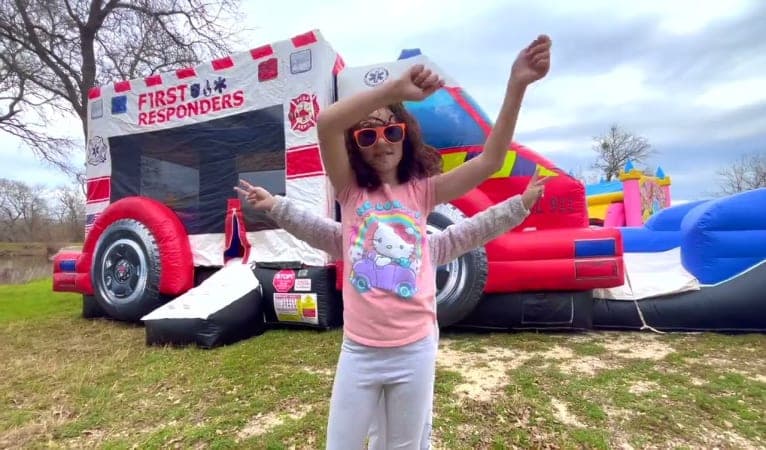 First Responders Ambulance Wet/Dry Bounce House Combo - Video